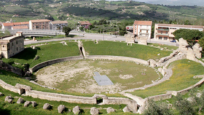 Detail of the cover of Elizabeth C. Robinson's book, showing a bird's eye view of an archaeological site of the ancient town of Larinum