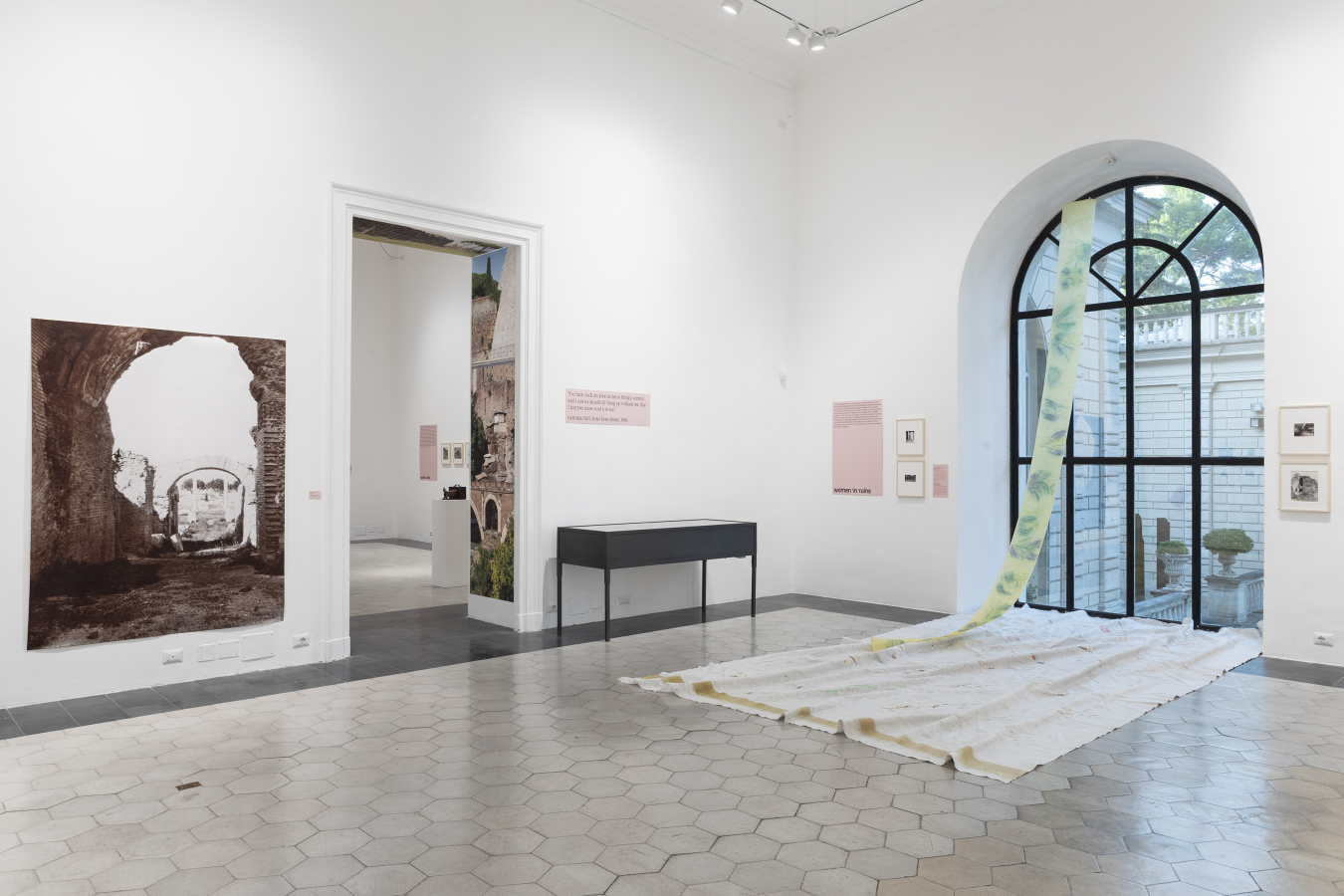 Women and Ruins exhibition in the gallery. Photo by Flavio Scollo, 2025