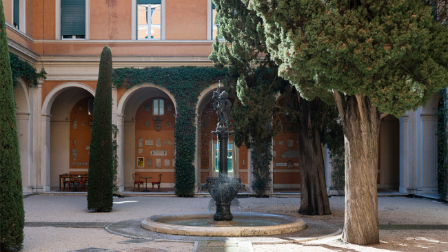 Color photo of the courtyard to a building in Rome